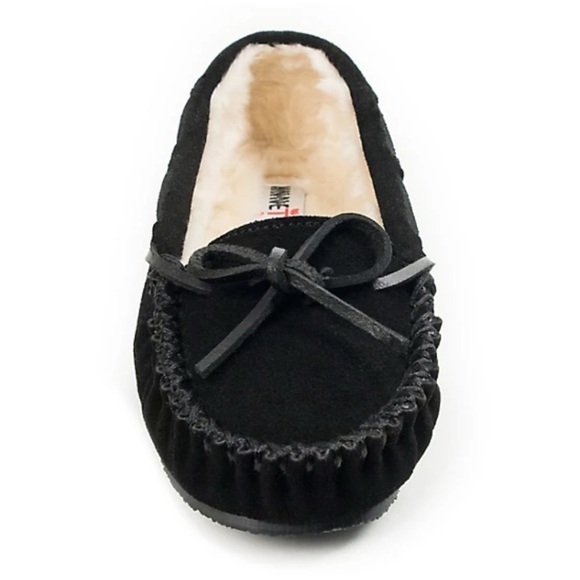 Minnetonka slip on moccasins, sz 7! Black. Fits like a 6! - Picture 2 of 5